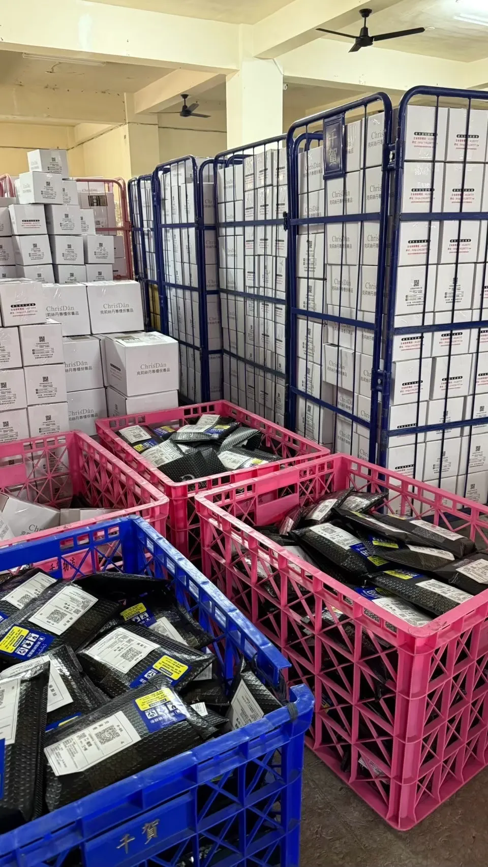 不是話術堆出來的熱銷，而是用戶一盒一盒回購撐起來的品牌——克莉絲丹光采無瑕蜜粉，被許多網友封為「默默用到離不開」。