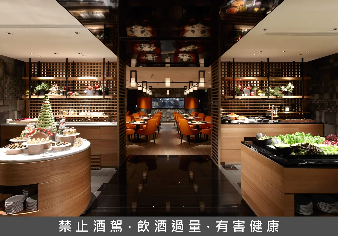 ROBIN'S牛排屋推出的情人節套餐內容包含可無限享用的「小農沙拉吧」，賓客可以盡情品嘗主廚嚴選的各式在地新鮮食材。台北晶華提供