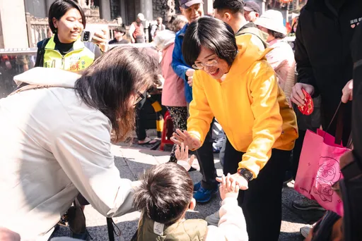 春節走訪30間廟宇　蘇巧慧扮「皮克敏」拜年掃街