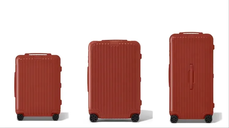 RIMOWA Terracotta赤陶色21吋Cabin／3萬500元（左起）、26吋Check-In M／3萬5200元、31吋Trunk Plus／4萬8400元。品牌提供