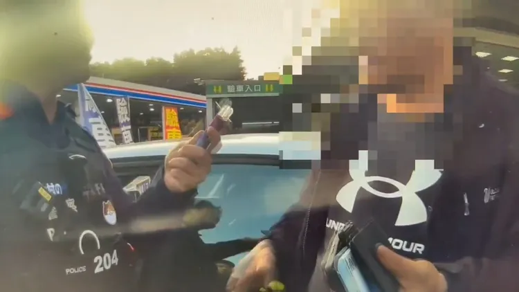 警方起出毒品。翻攝畫面