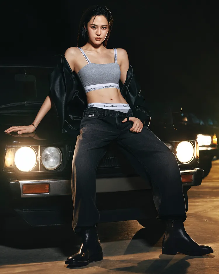 鄺玲玲的傲人曲線一覽無遺。品牌提供