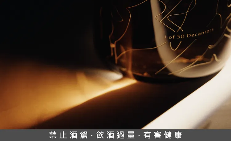 軒尼詩第八代調和總藝師雷諾．費爾沃．紀朗德精心調和，於濃郁與細膩間取得精妙平衡。業者提供