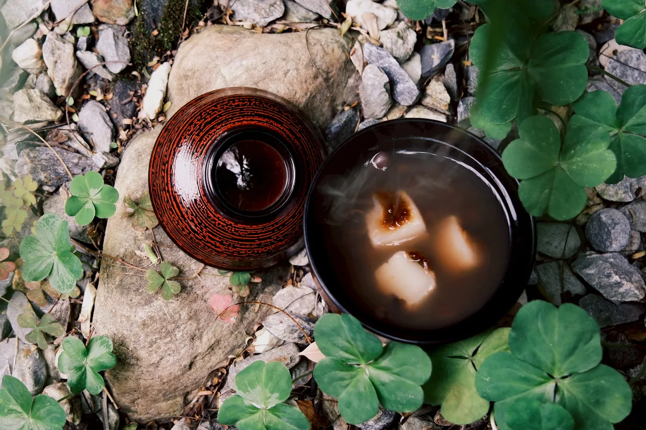 米崙、北町丼飯屋推出春節限定烤年糕善哉，暖心甜湯為新年添好運及甜意。雲朗觀光提供