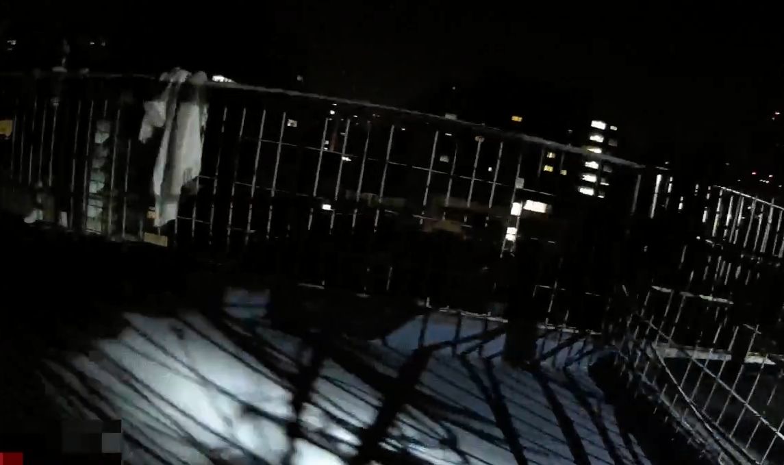 「真的不要!」北市婦欲墜樓 警狂奔緊握她手...死神手中搶人