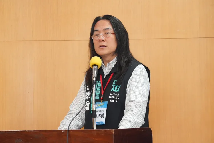 翟本喬喊話國稅局：「應該要查一下486先生是不是有三億的收入沒申報？」台灣民眾黨提供