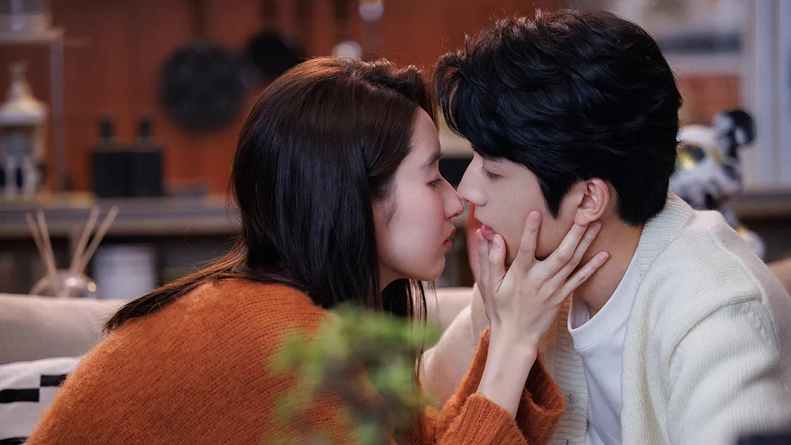 張新成自曝與王玉雯拍吻戲不尷尬。中天娛樂台提供