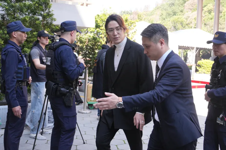 陳啟禮演員兒子陳楚河現身告別式致哀。彭欣偉攝