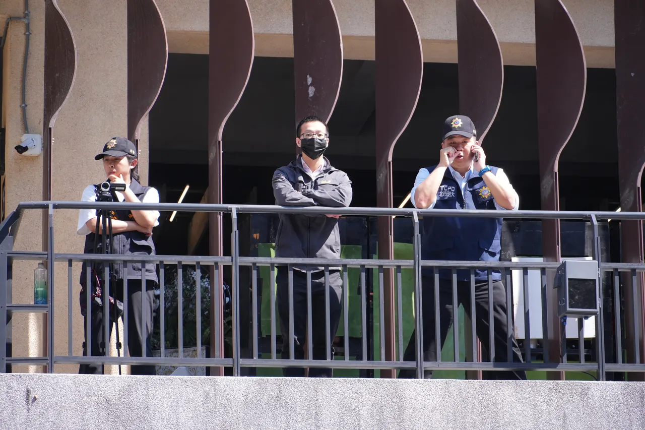 北市警方動員約40名警力到場維安與蒐證。彭欣偉攝