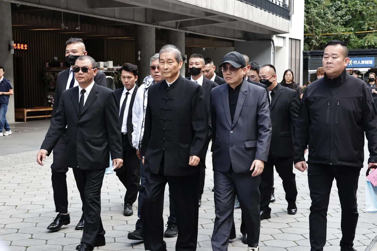 「白狼」張安樂現身告別式。彭欣偉攝