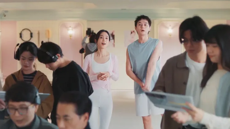 張軒睿（右）與温貞菱。虎鐵健身 X 器械皮拉提斯提供