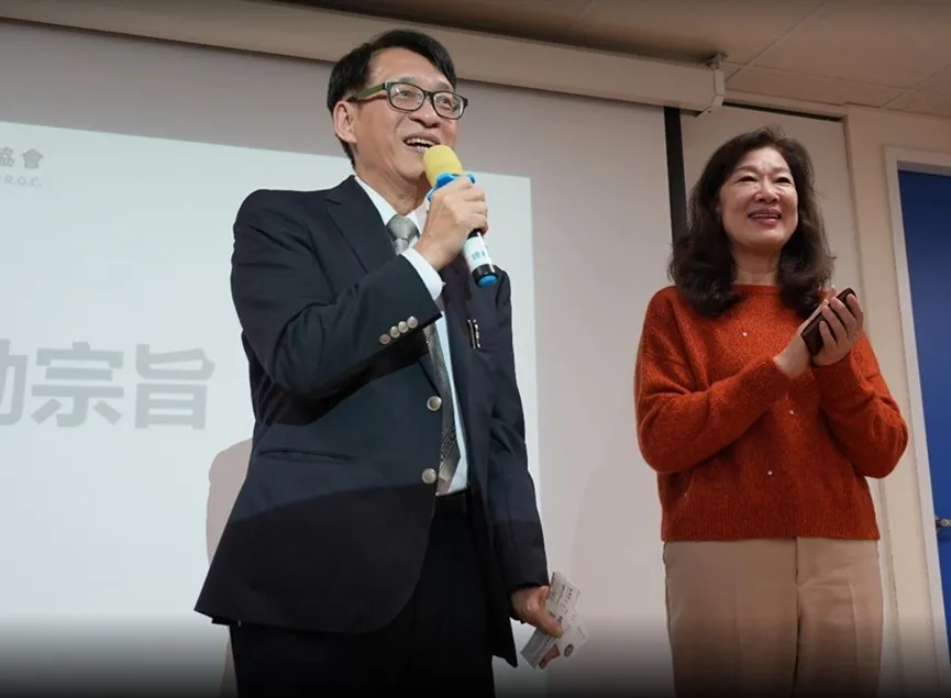 中華民國腦性麻痺協會理事長劉漢宗與榮譽理事長卓碧金在致詞中深表感謝，除支持企業之外，更感謝社工與特教老師的付出。翻攝畫面