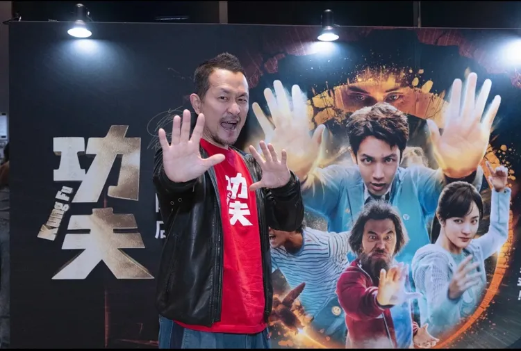 九把刀為新作《功夫》勤跑宣傳。鑫夢想文創提供