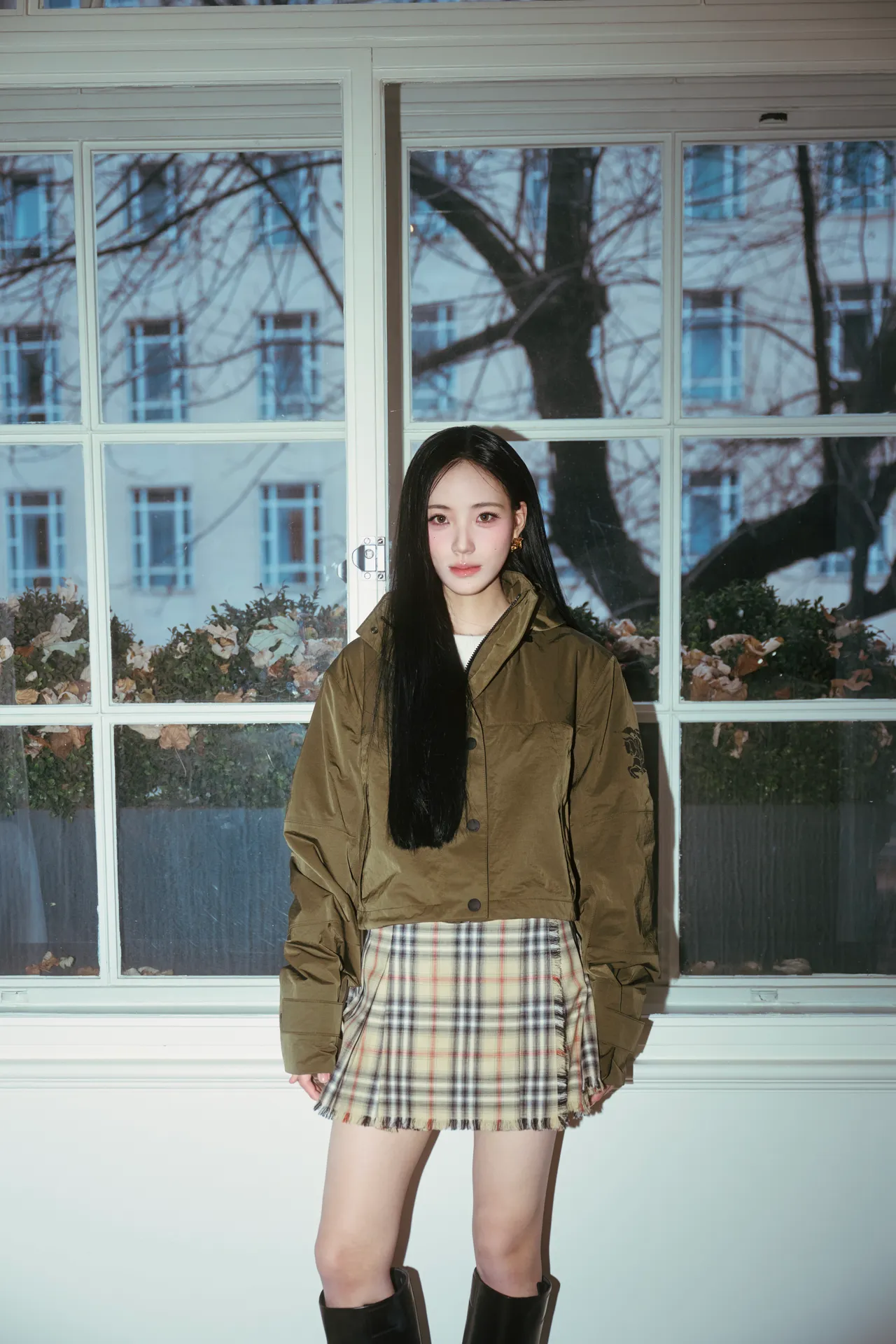 Lily的自信眼神神複製媽媽小S的「巨星姿態」。品牌提供