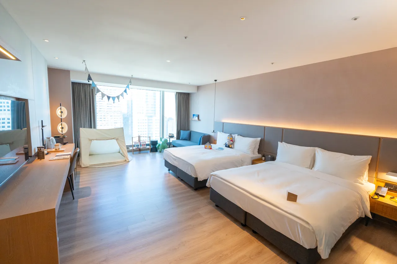 位於亞洲新灣區的五星級飯店，配合《超人力霸王》活動推出住宿專案。承億酒店提供
