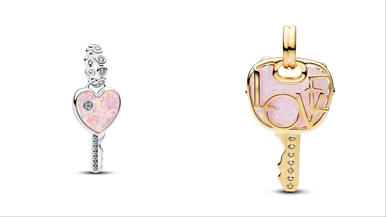 PANDORA幻彩心形鑰匙吊飾（左）2880元、幻彩粉紅愛意鑰匙特大吊飾（右）4080元。品牌提供