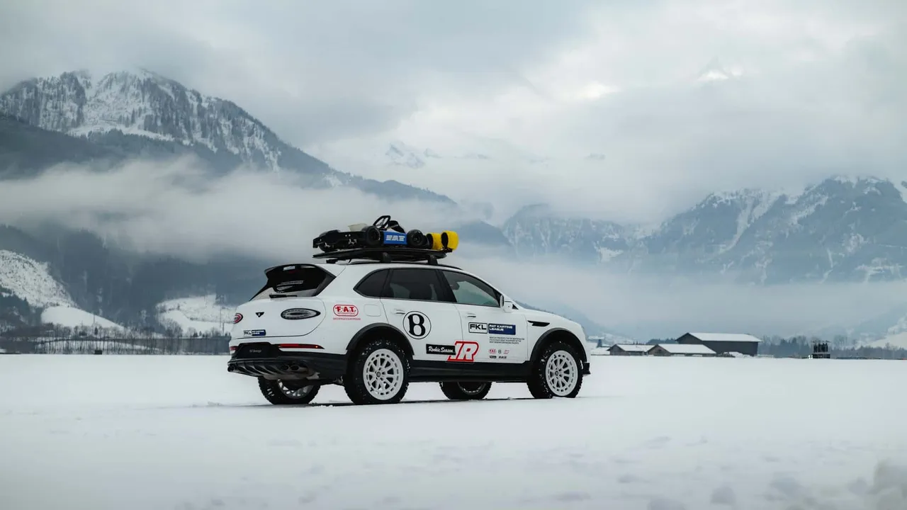 概念車進行改造後車軸寬度加大120mm、離地高度提高55mm，讓最小離地高度接近310mm。原廠照片