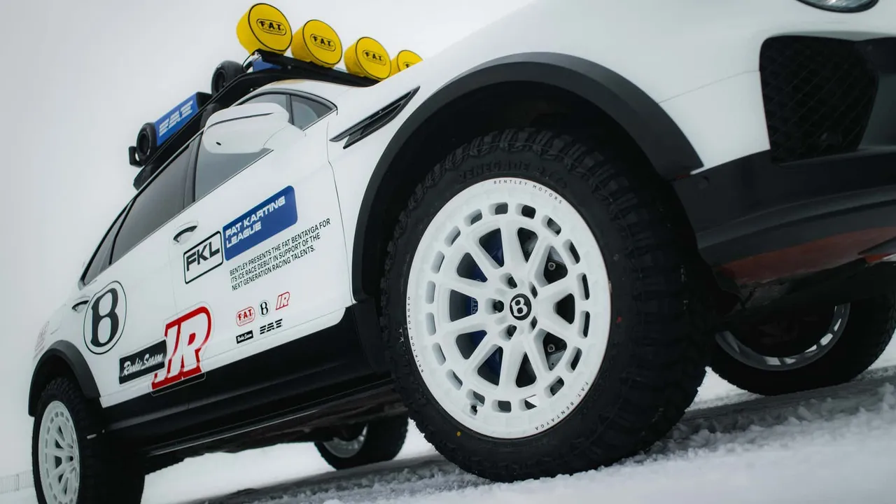 Bentayga X Concept配備由Brixton打造的22吋單件式鍛造輪圈搭配高扁平比全地形胎，並將輪拱向外延伸40mm來容納更具越野性能的輪胎組合。原廠照片