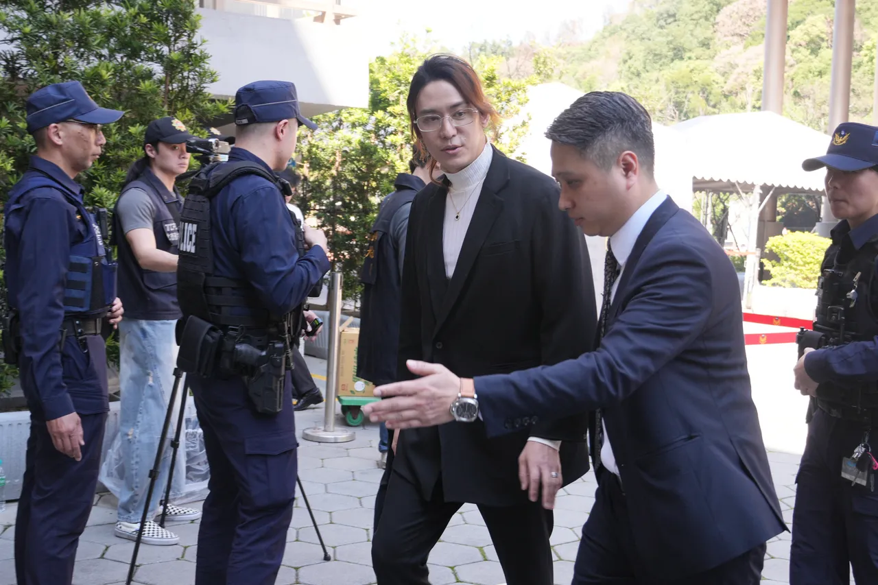 陳啟禮演員兒陳楚河現身告別式。彭欣偉攝