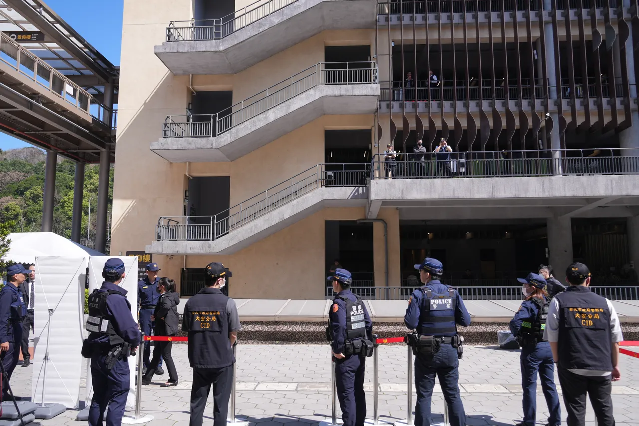 超過40名警力到場。彭欣偉攝