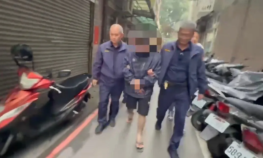 葉嫌家中藏有改造槍械，疑似販毒為防黑吃黑。翻攝畫面