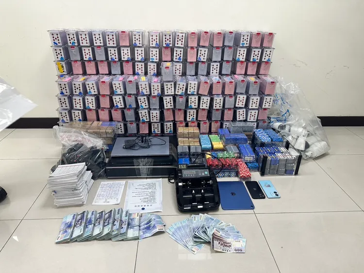 警方查獲5.7億的籌碼。翻攝畫面