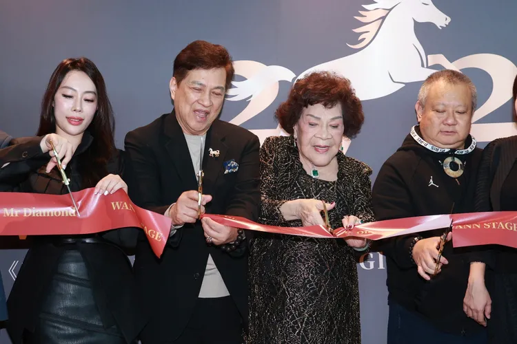 宣昶有（右起）、李朝永、周遊和李雅楹一起剪綵。攝影中心攝