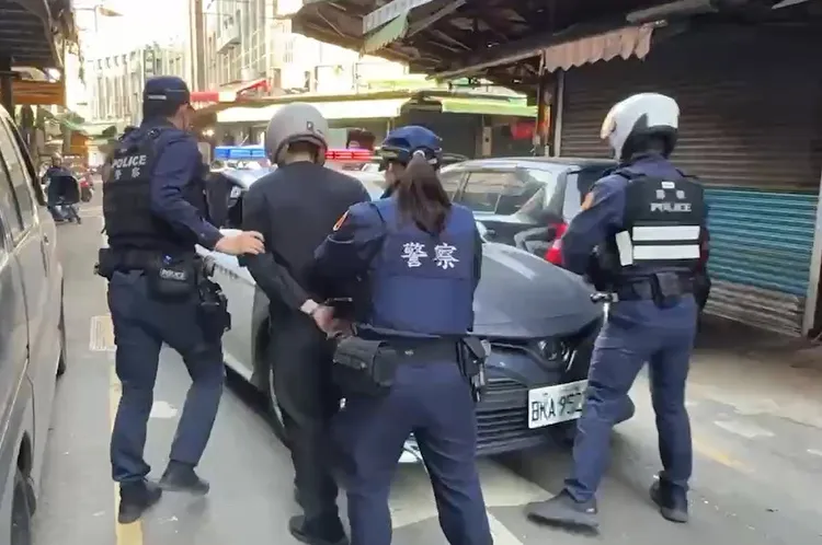 制伏搶匪演練。蘆竹警分局提供