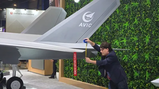 踢館！反中軍工創辦人量測殲-35尺寸　一句話讓中方氣炸