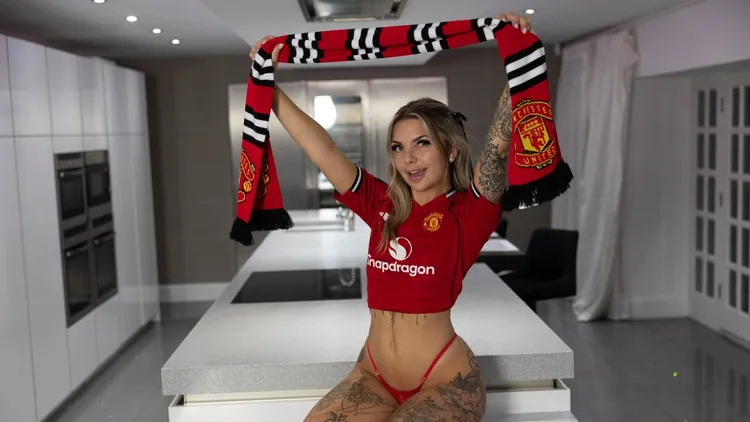 莎妮亞是曼聯球迷。翻攝自莎妮亞IG