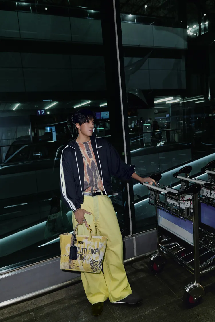 婁峻碩的機場時尚充滿街頭時髦感。品牌提供