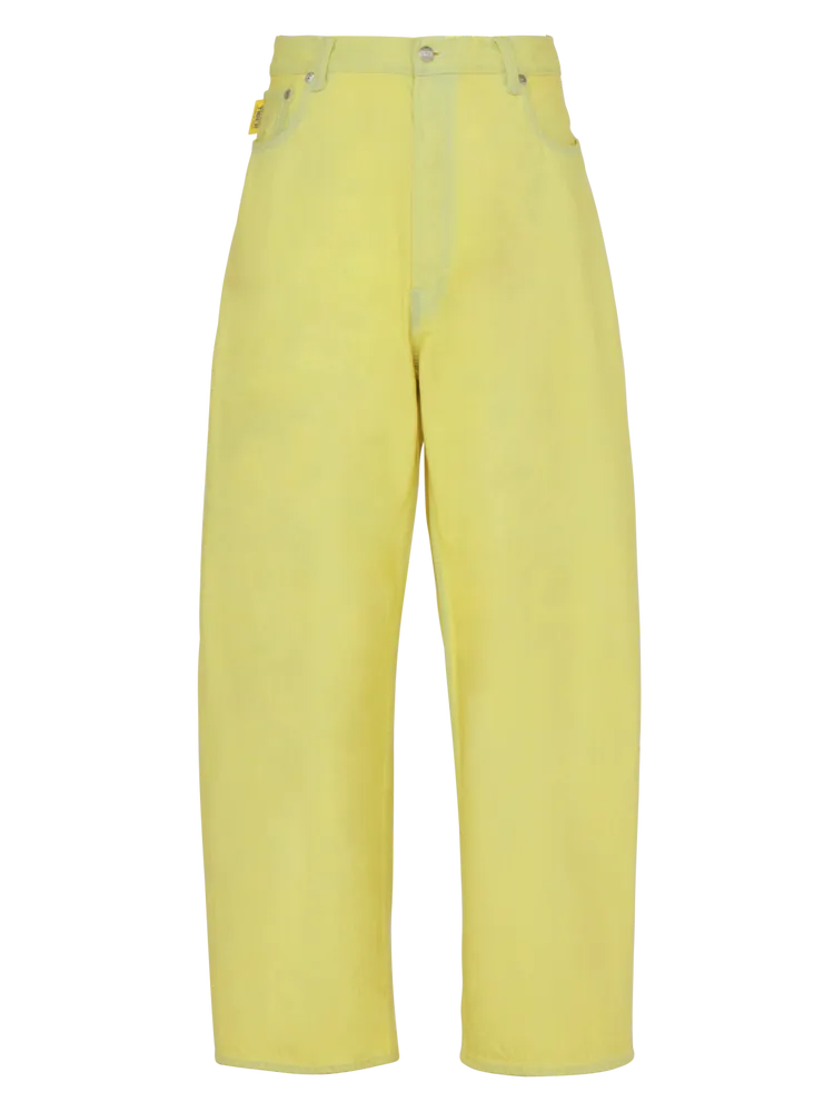 Onitsuka Tiger 2026春夏Denivita日製丹寧系列黃色丹寧寬褲，1萬700元。品牌提供