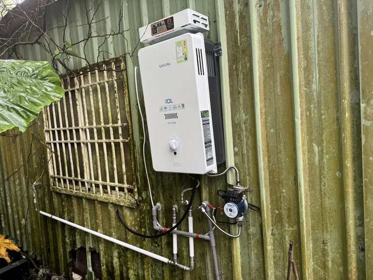 加裝熱水器。新竹縣府提供