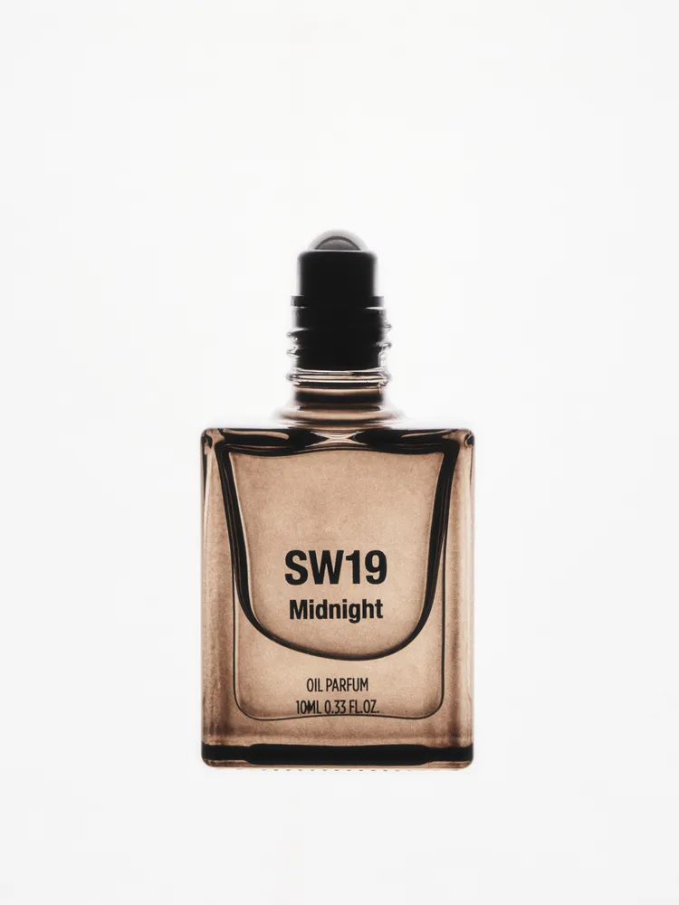 SW19 OIL PARFUM Midnight城市隨行滾珠香氛精油，1380元。品牌提供
