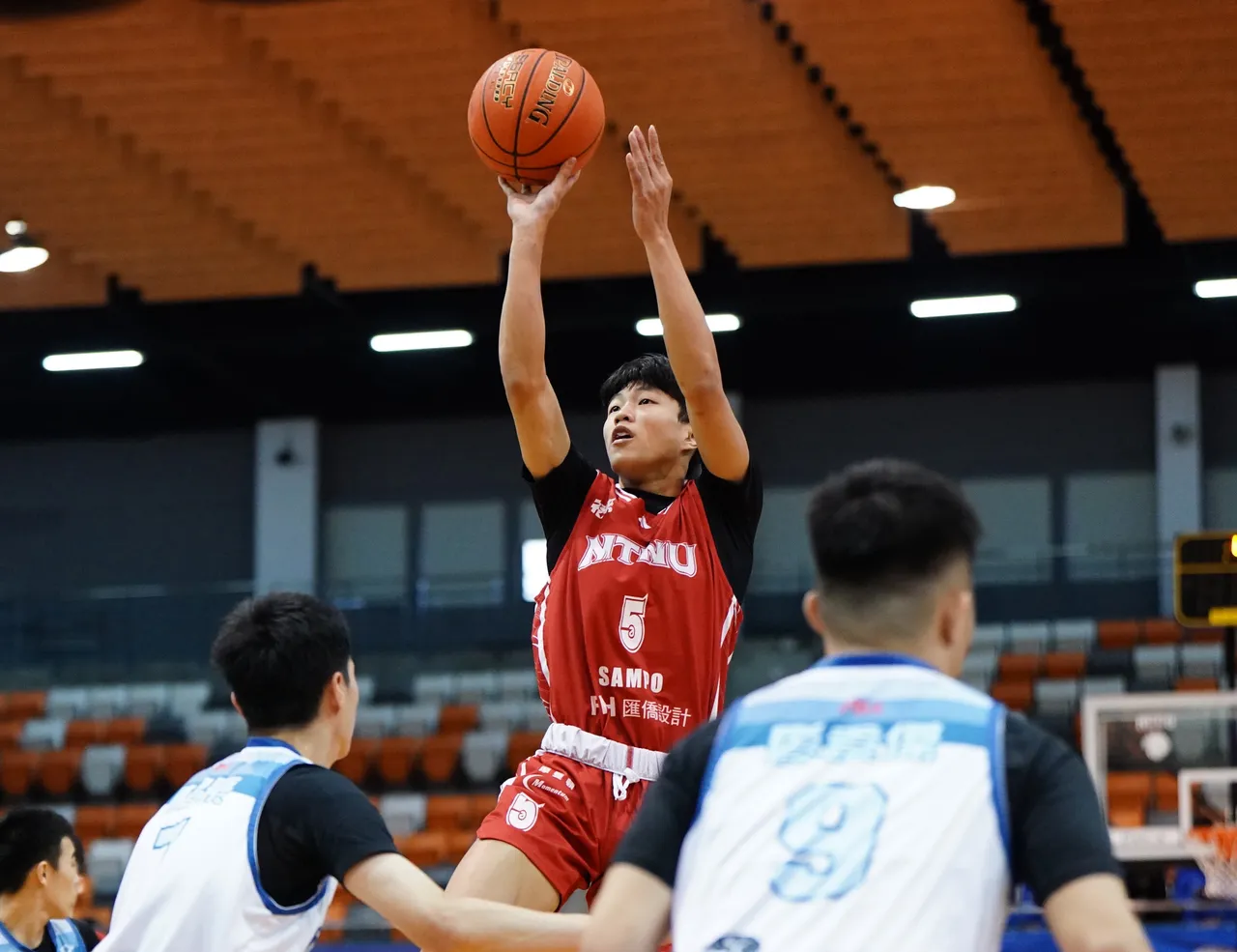 臺師莊杰閎本場也狂飆4記三分球、轟下生涯新高40分。大專體總提供