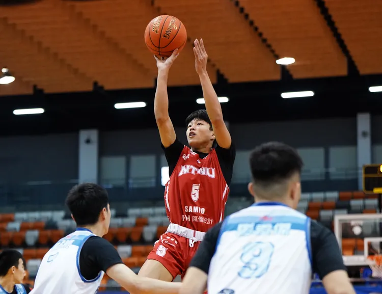 臺師莊杰閎本場也狂飆4記三分球、轟下生涯新高40分。大專體總提供