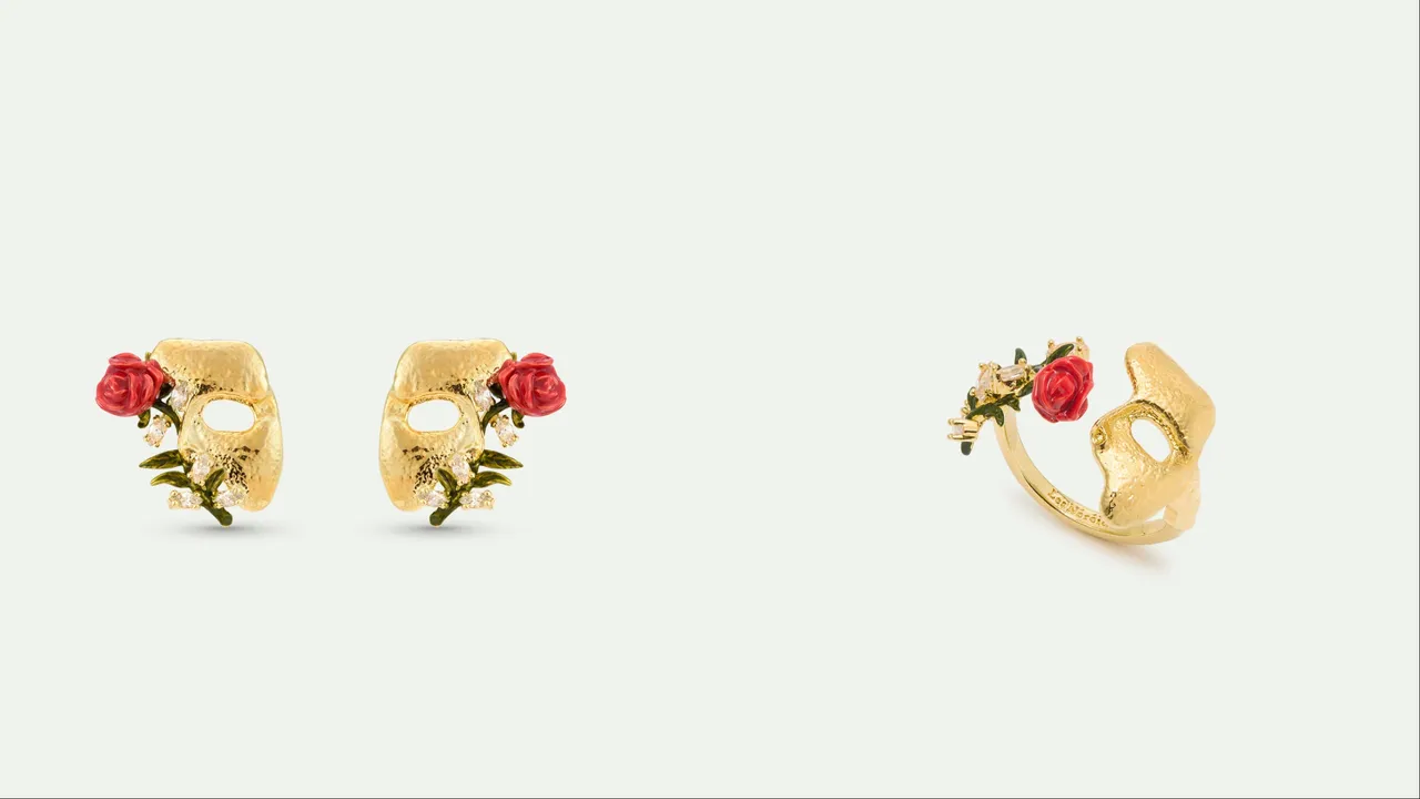 Les Néréides魅影樂章面具耳環（左）6000元、面具戒指（右）6500元。品牌提供