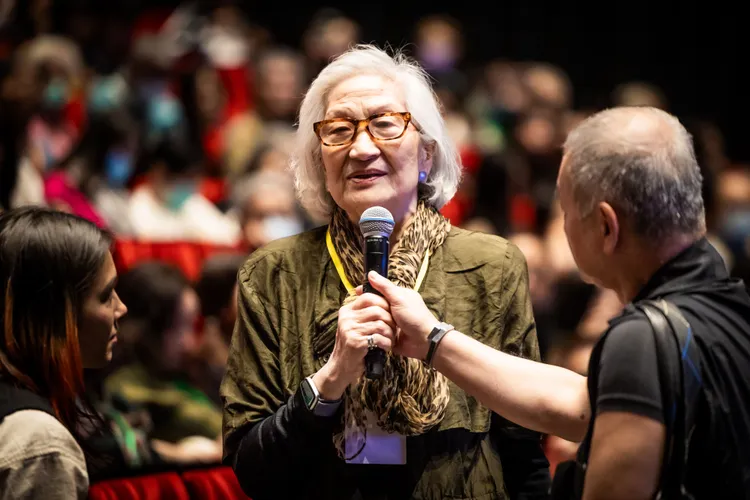 徐亞英老婆徐安娜現身力挺。牽猴子提供