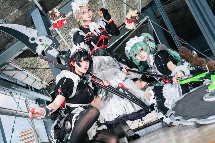 日本新銳 Cosplay 團體「桃羽Family」eruk（左起）、Peach、志央。零壹壹貳娛樂有限公司提供