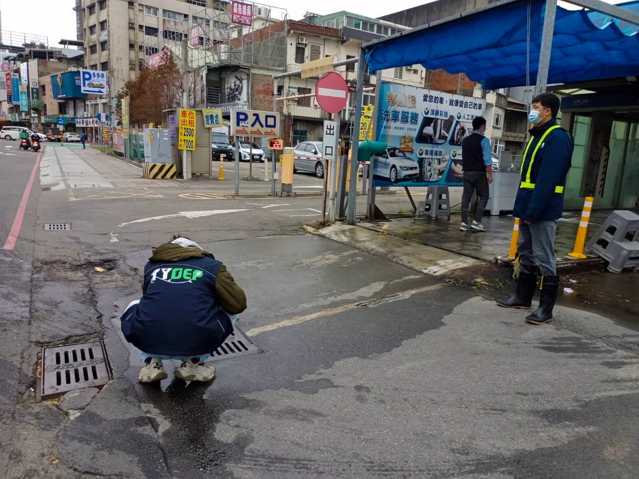 現場稽查。環保局提供