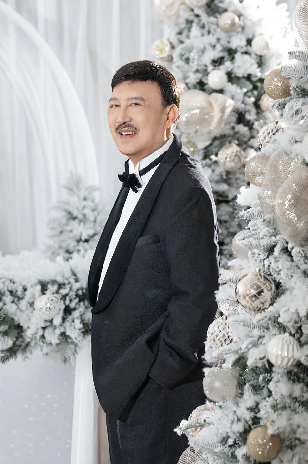 余天久違登台老神在在。萬星傳播提供