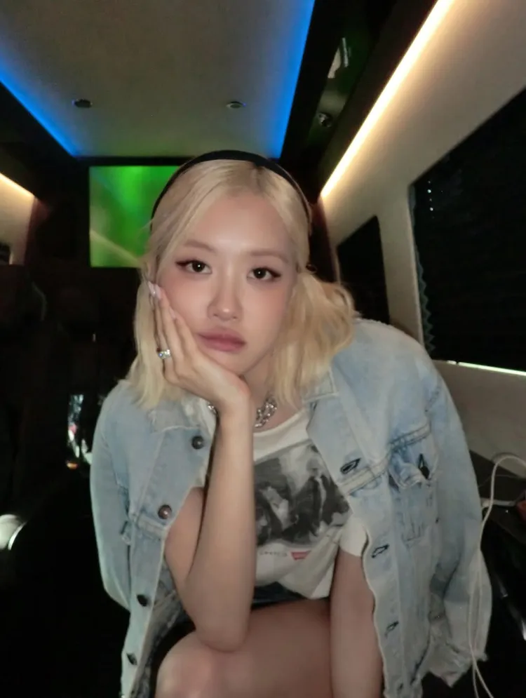 Rosé戴450萬元的Tiffany & Co.珠寶，現身第六十屆超級盃冠軍賽。品牌提供