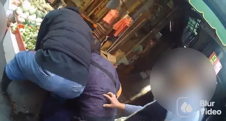 鍾姓嫌犯中彈後遭見義勇為的民眾壓制。民眾提供