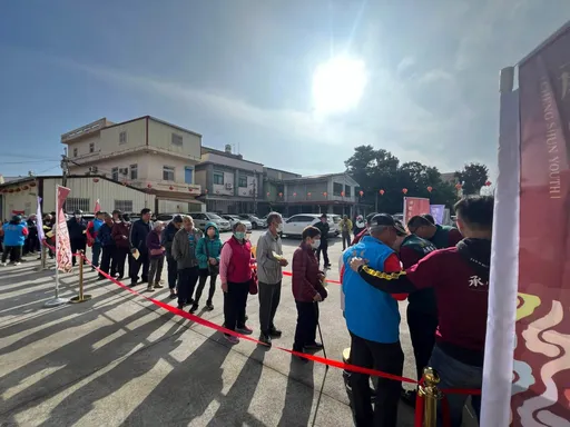 旗尾代天后宮千人排隊！常如山發1000個紅包　廟方：行善11年