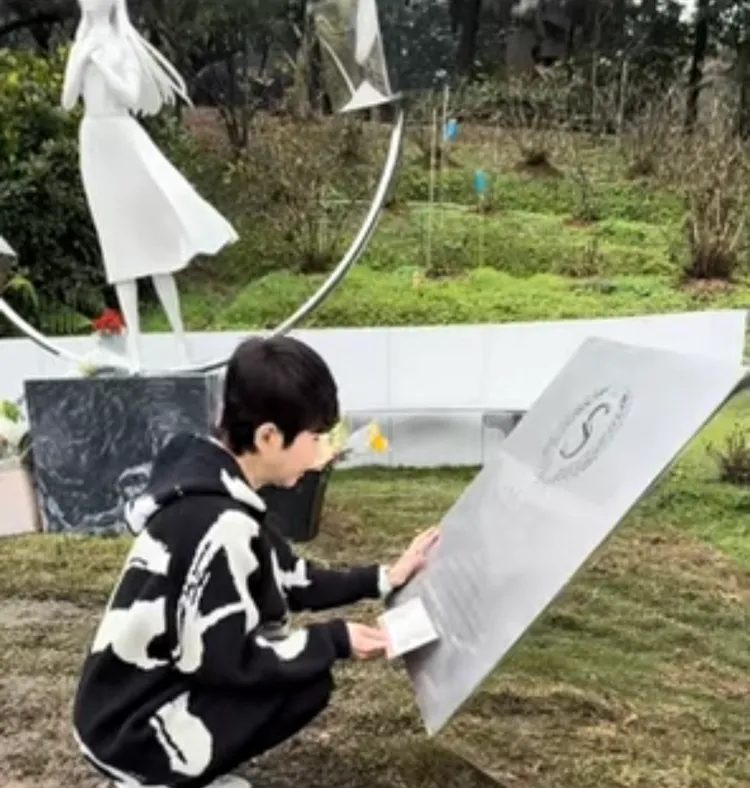 詹雅雯念出大S生前寫給她的卡片。翻攝詹雅雯YouTube