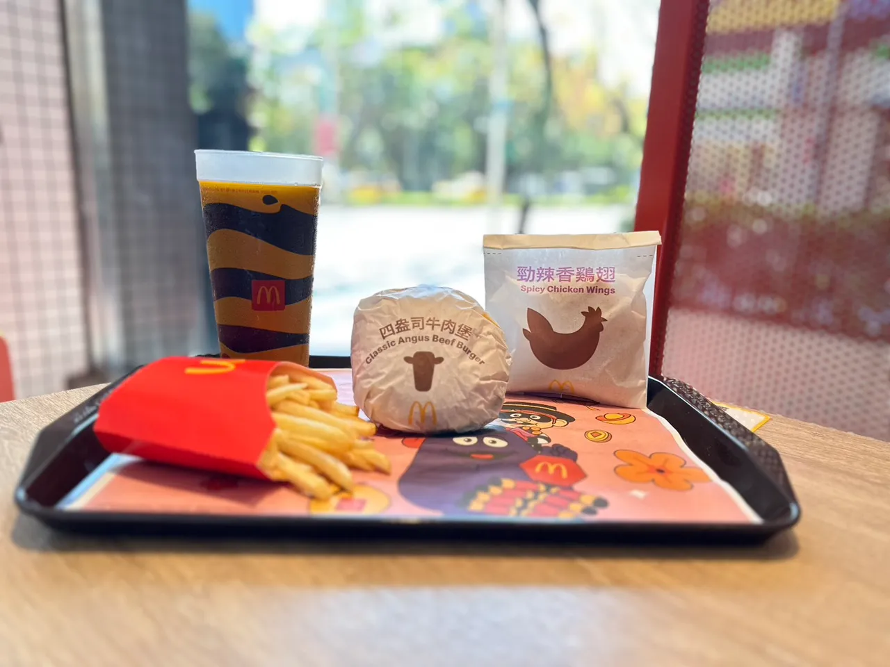 餐點內用圖。麥當勞提供