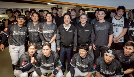 「台日棒球交流賽」照亮大巨蛋　賴清德驚喜探班為台灣隊加油