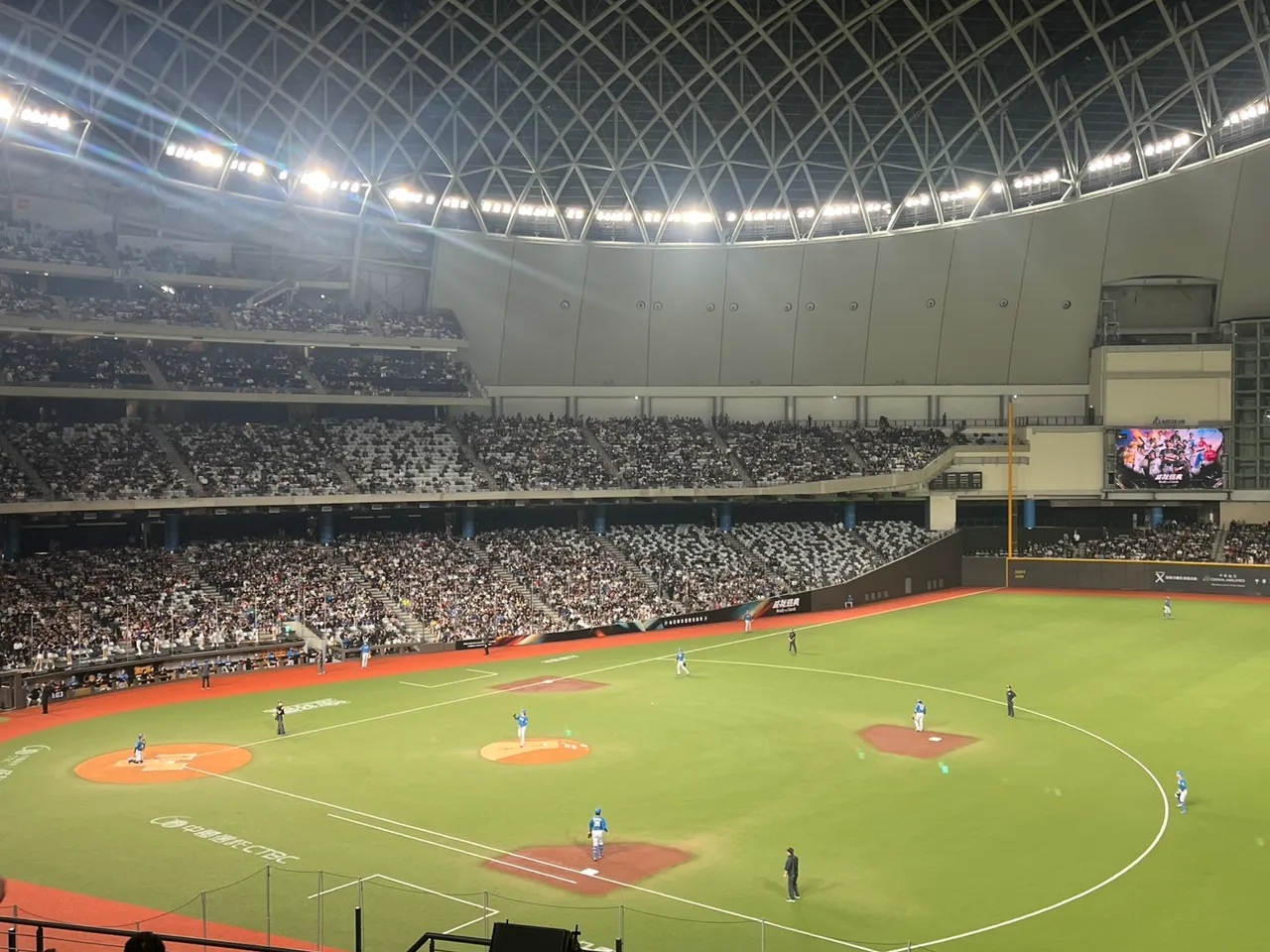 日本火腿隊全場火力猛烈，擊出11支安打包含3發全壘打，最終台灣隊以1比6不敵對手。讀者提供