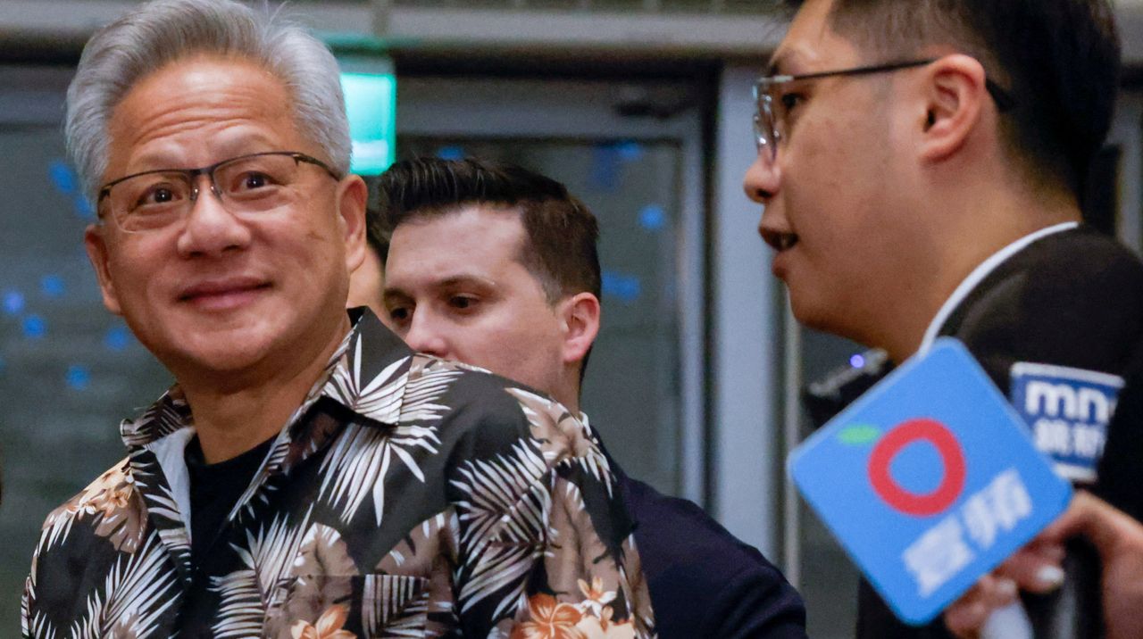 乾爹來了!黃仁勳:輝達將考慮參與OpenAI下一輪募資和IPO