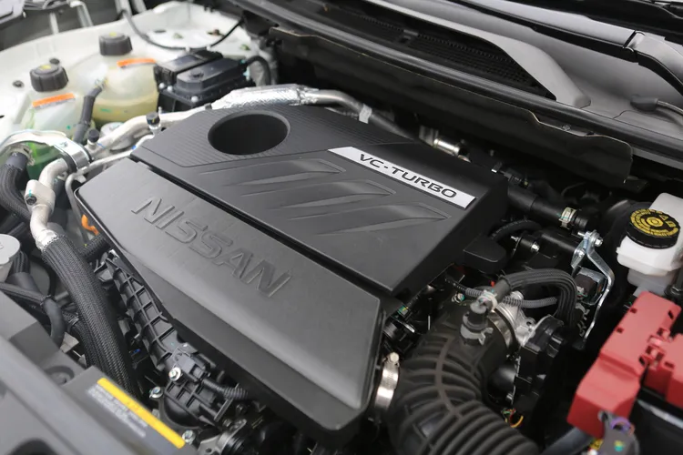 1.5升三缸的汽油渦輪引擎加上輕油電系統加持，成就204匹最大馬力輸出、30.6kgm扭力，並享有16km/L的優異平均油耗表現。林浩昇攝